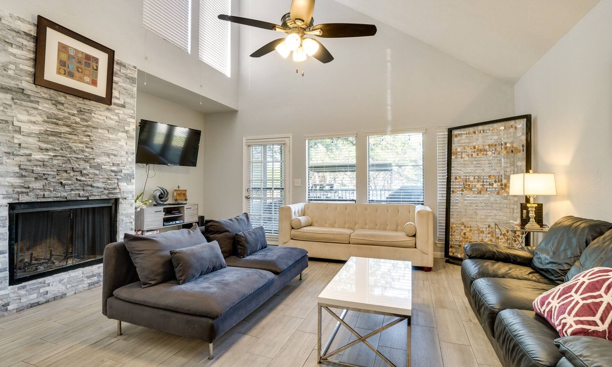Lakeway Condo | Pet-Friendly Lakeway Condo < 1 Mi to Water!