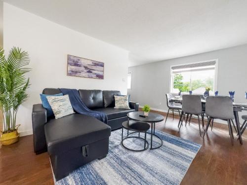 Bobcaygeon Apartment | Pet-Friendly Large 3-Bedroom - Bobcaygeon