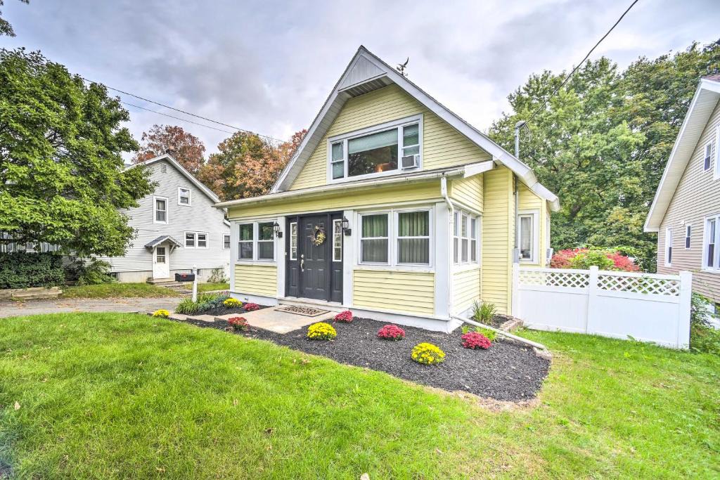 Latham House | Pet-Friendly Latham Retreat ~ 7 Mi to Albany!