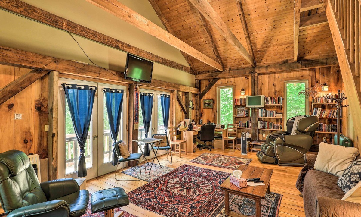 Marshall Apartment | Pet-Friendly Leicester/Asheville Mtn View Escape