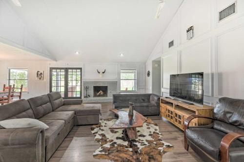 Lockhart House | Pet-Friendly Lockhart Home with Private Yard