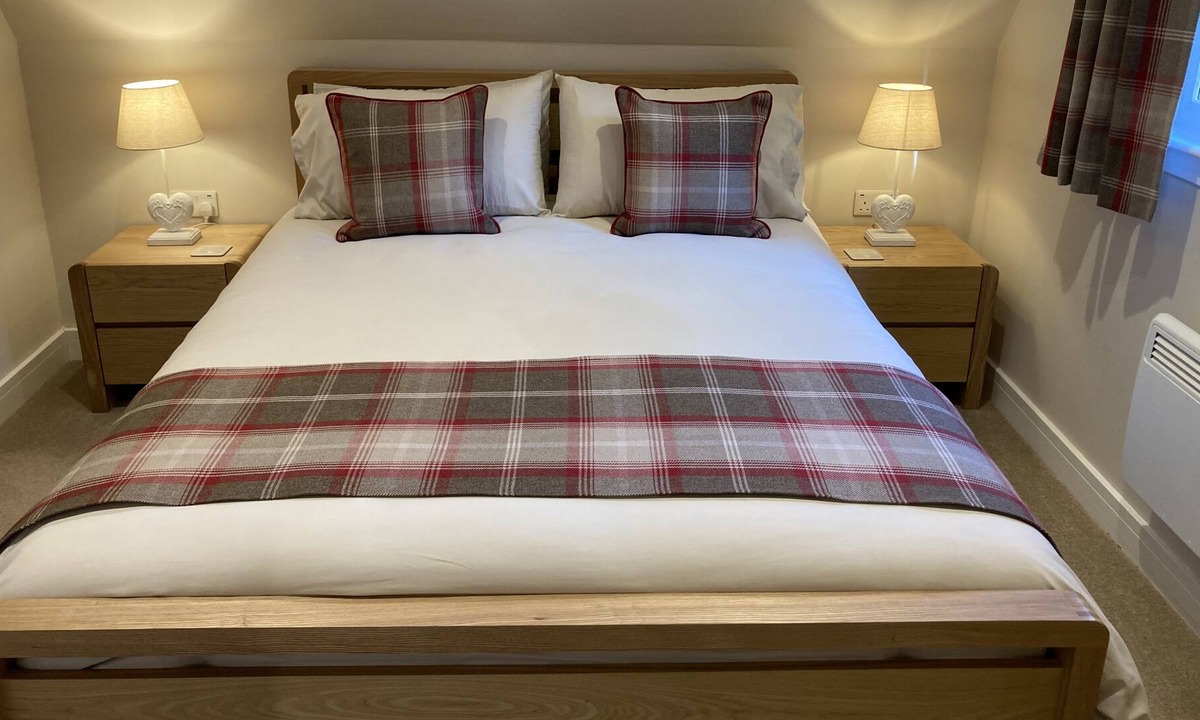 South Laggan Ski Chalet | Pet friendly Lodge with Loch view