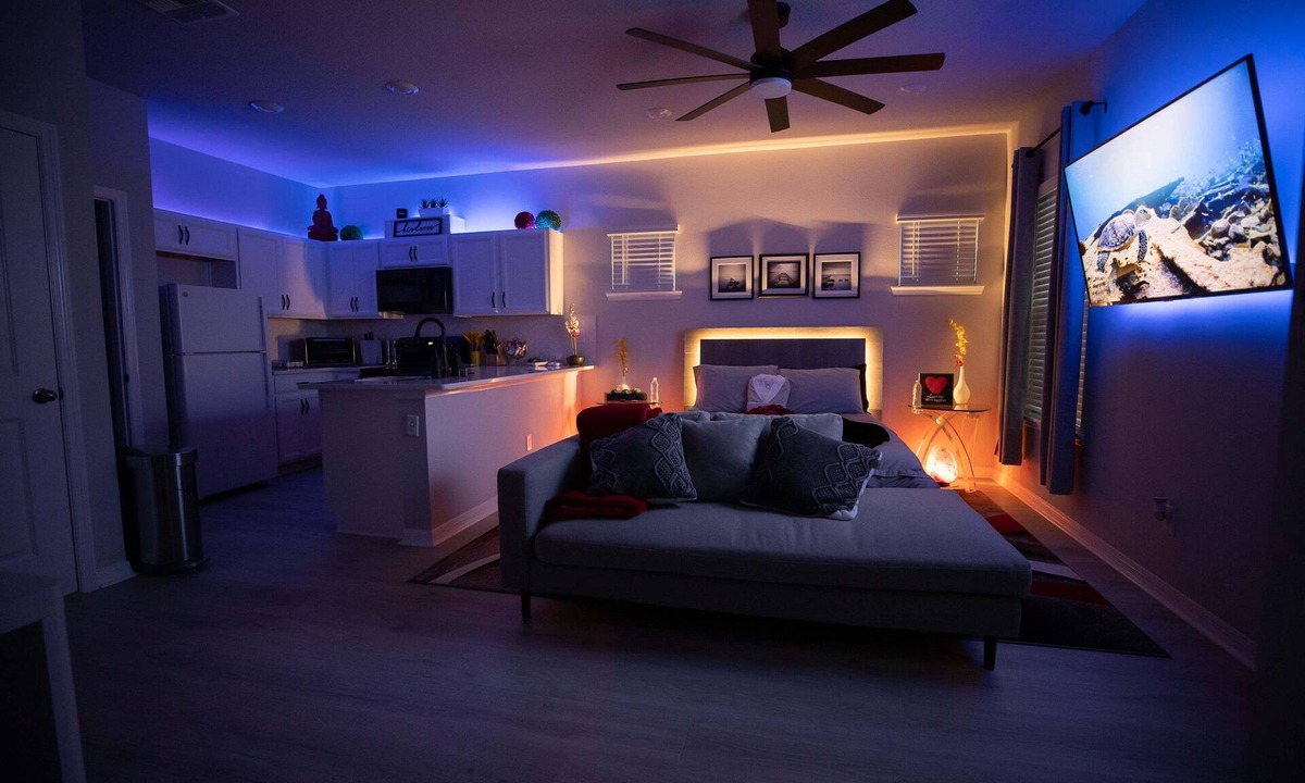 Colonialtown South House | Pet Friendly Modern Zen Studio Retreat W/Hot Tub! Home by RedAwning