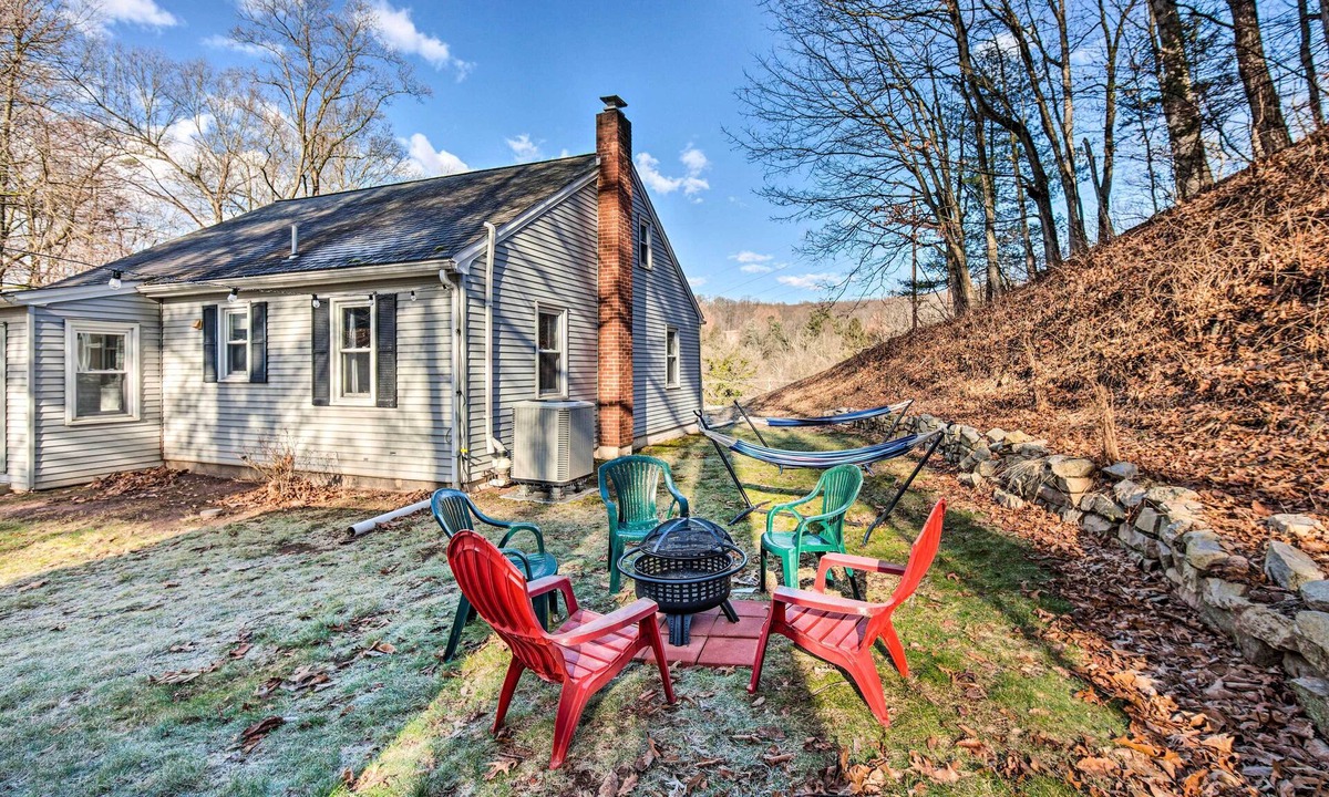 Mohnton House | Pet-Friendly Mohnton House Near Golf Course!