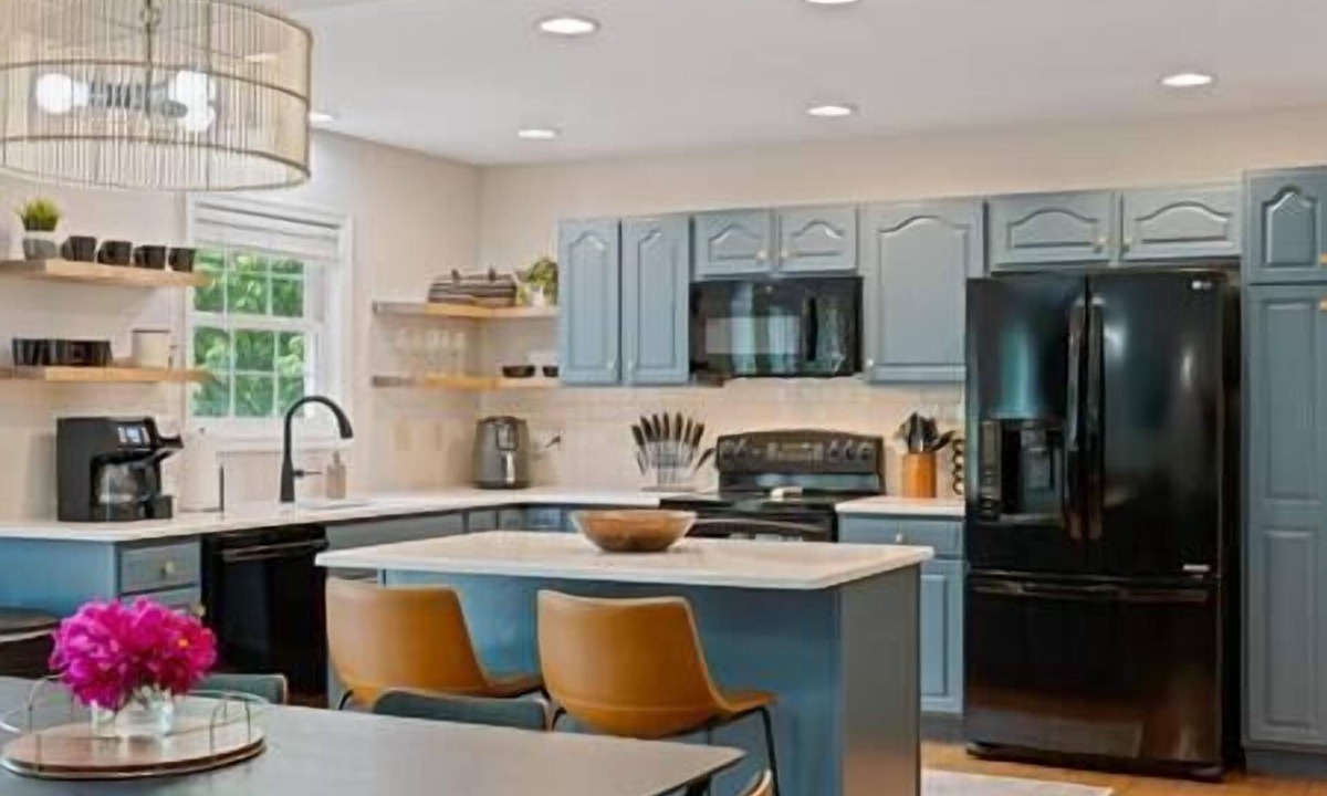 Massanutten House | Pet Friendly Mountain Getaway, Closet to Everything