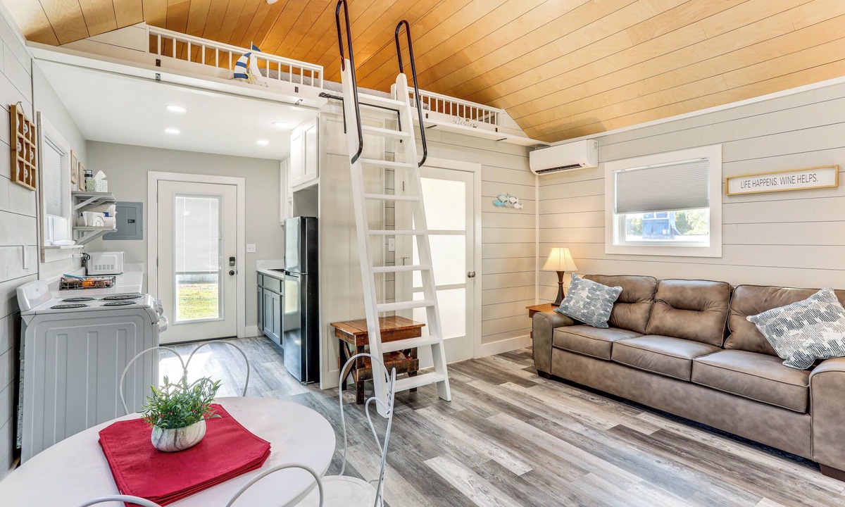 Dogwood Park Apartment | Pet Friendly! Norfork Lake Getaway w/Fire Pit