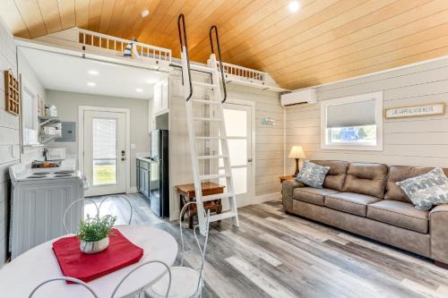 Dogwood Park Apartment | Pet Friendly! Norfork Lake Getaway w/Fire Pit