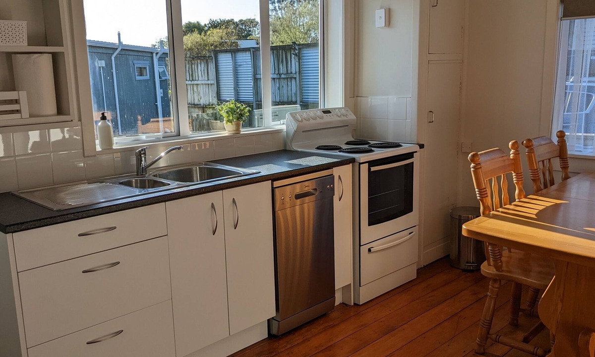 New Plymouth Cottage | Pet friendly