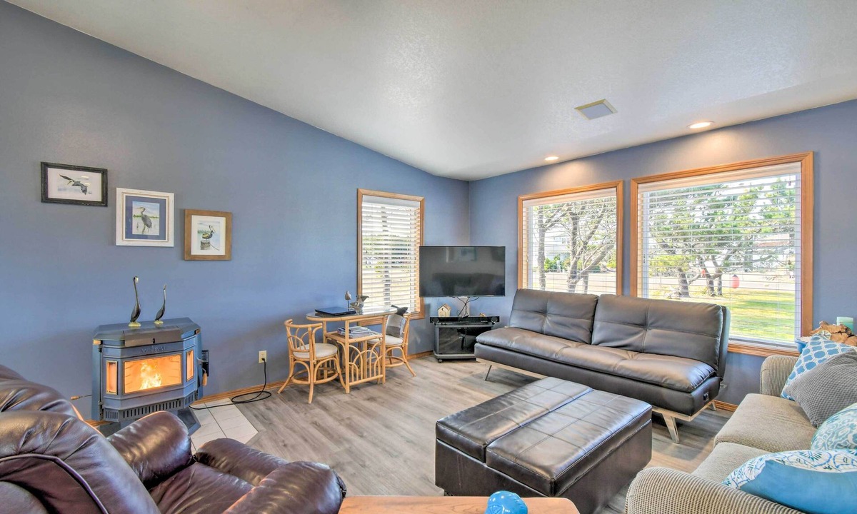 Ocean Park House | Pet-Friendly Ocean Park Home w/Decks & View!