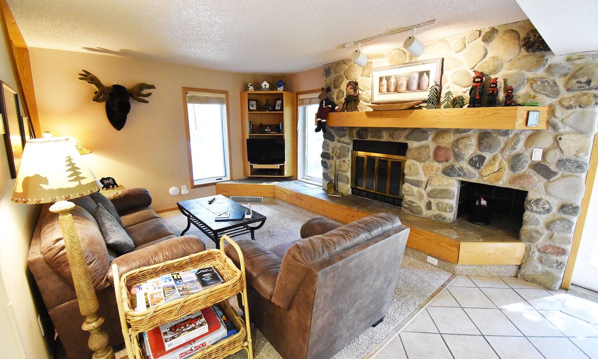 Frisco Condo | Pet Friendly On River! Pool, Hot Tubs! Walk to Main St. Shops, Restaurants