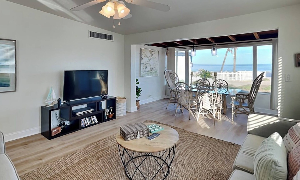 O'byrne House | Pet-friendly Ormond Beach bungalow, newly updated and steps from the beach!