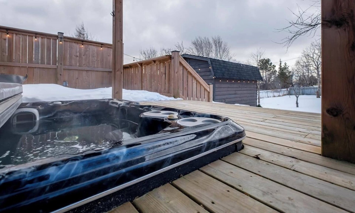 West End House | Pet-Friendly Paradise with Hot Tub & More!