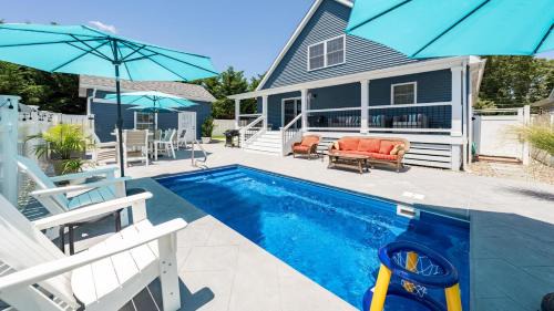 Town Bank House | Pet-Friendly Pool Bayside Coastal Cottage