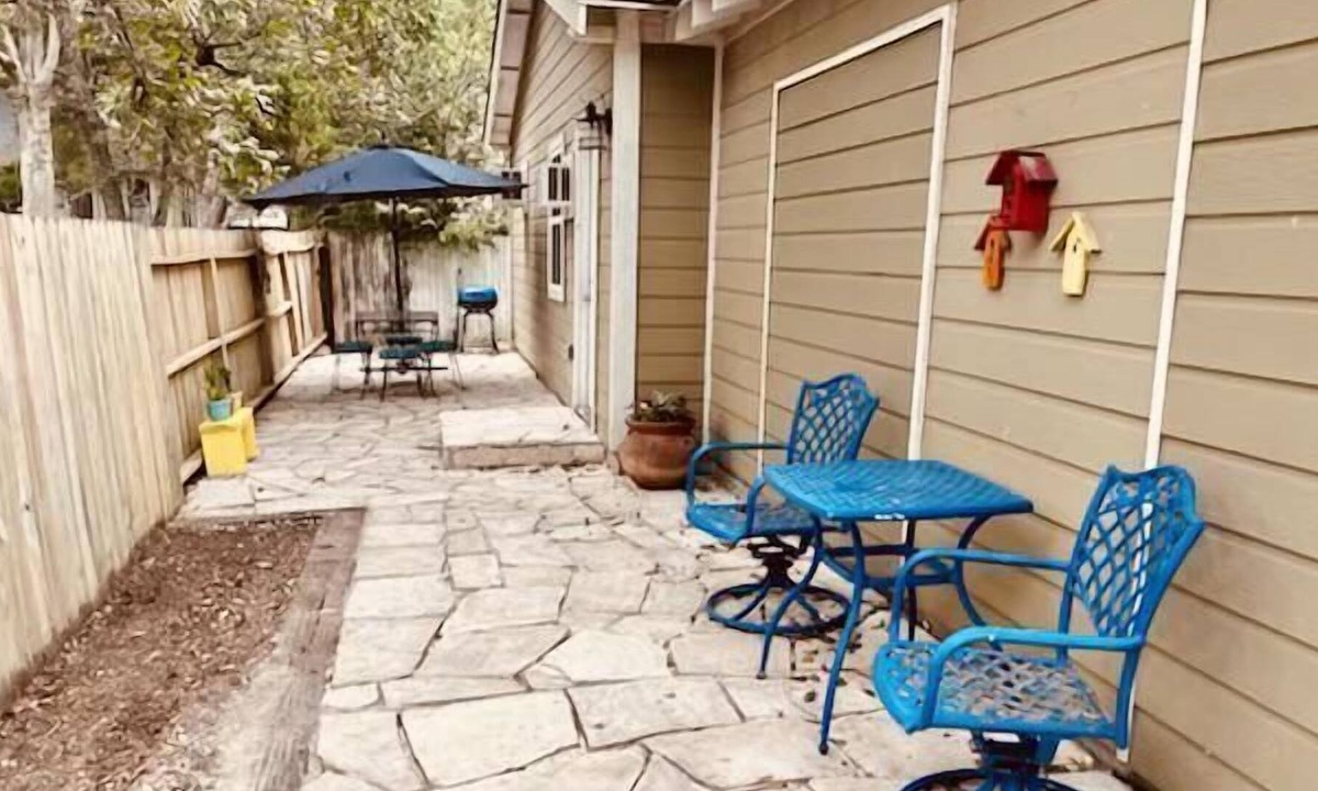 Seguin Cottage | Pet Friendly - Quaint Seguin Cottage - Convenient to Downtown