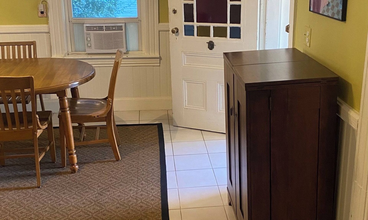 Amesbury Apartment | Pet friendly, quiet home away from home!
