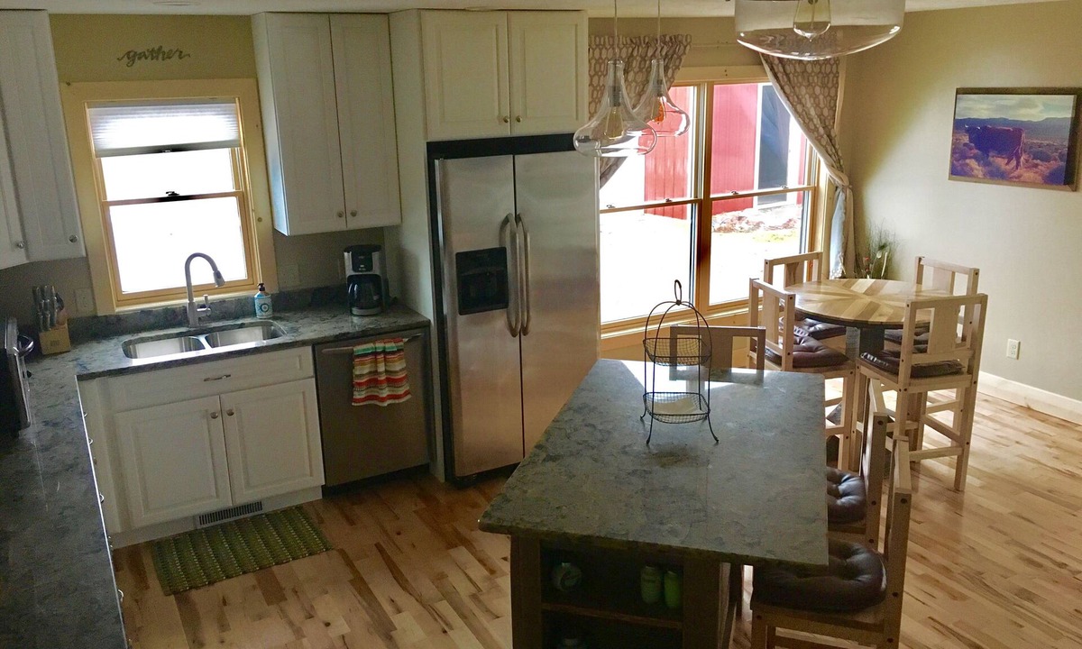 Williamsburg House | Pet friendly, quiet and quaint location between Traverse City and Elk Rapids.