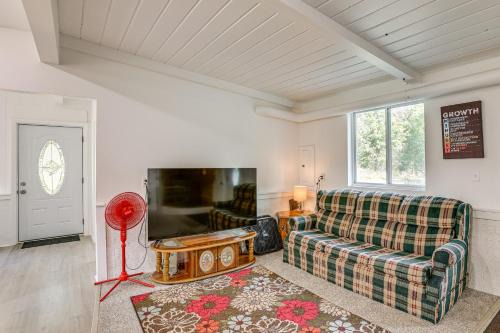 Baldwin House | Pet-Friendly Retreat Over 3 Acres in Baldwin!