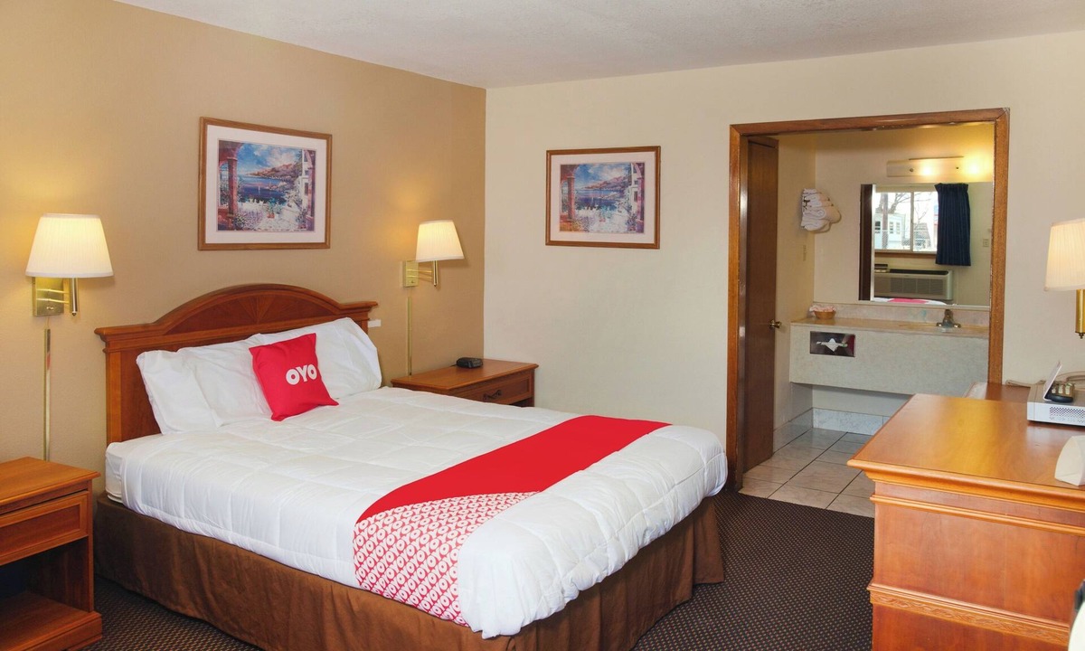 Guymon Hotel | Pet-Friendly Room Close to Guymon Dining & Thompson Park