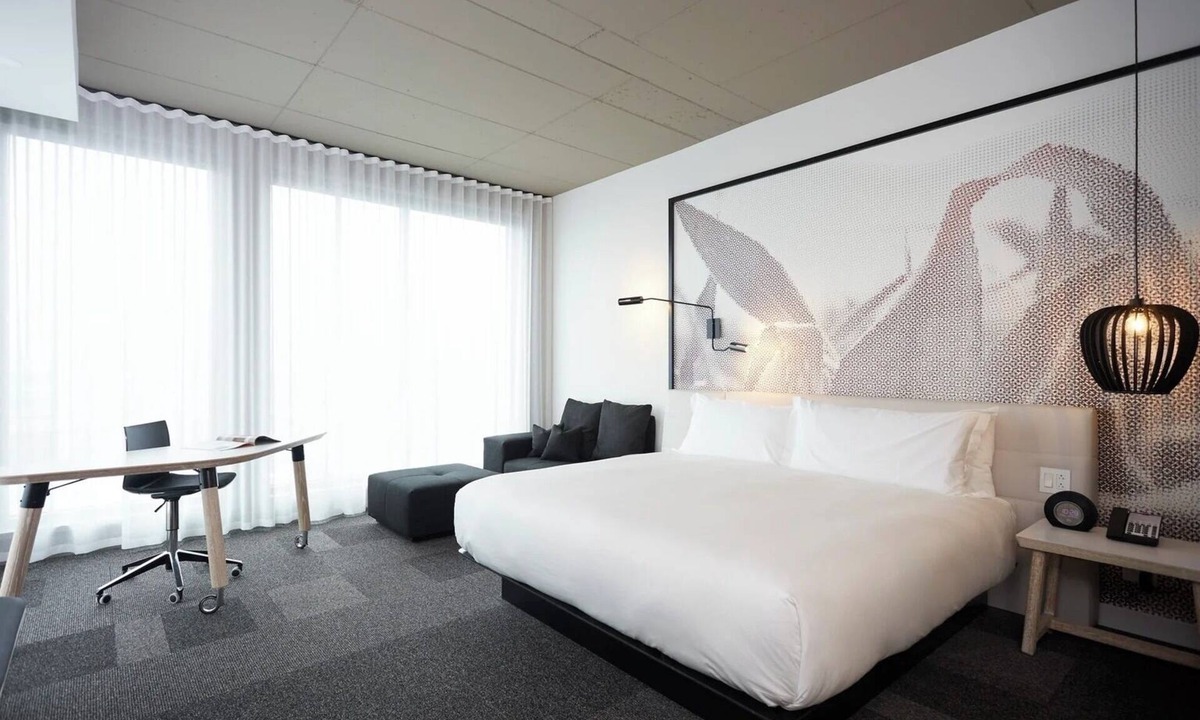 Brossard Hotel | Pet-Friendly Room w/Kitchenette + Close to Spas, Bars & Shopping in Brossard