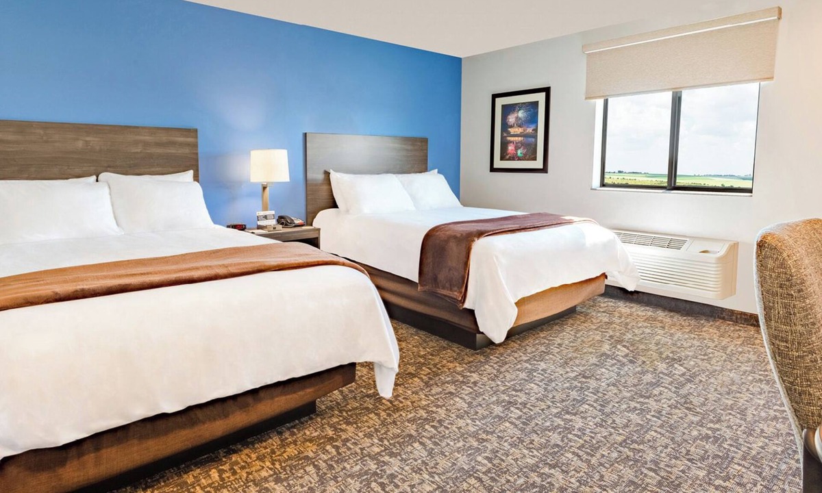 Pooler Hotel | Pet-Friendly Room w/Kitchen, Free Parking, Breakfast Available
