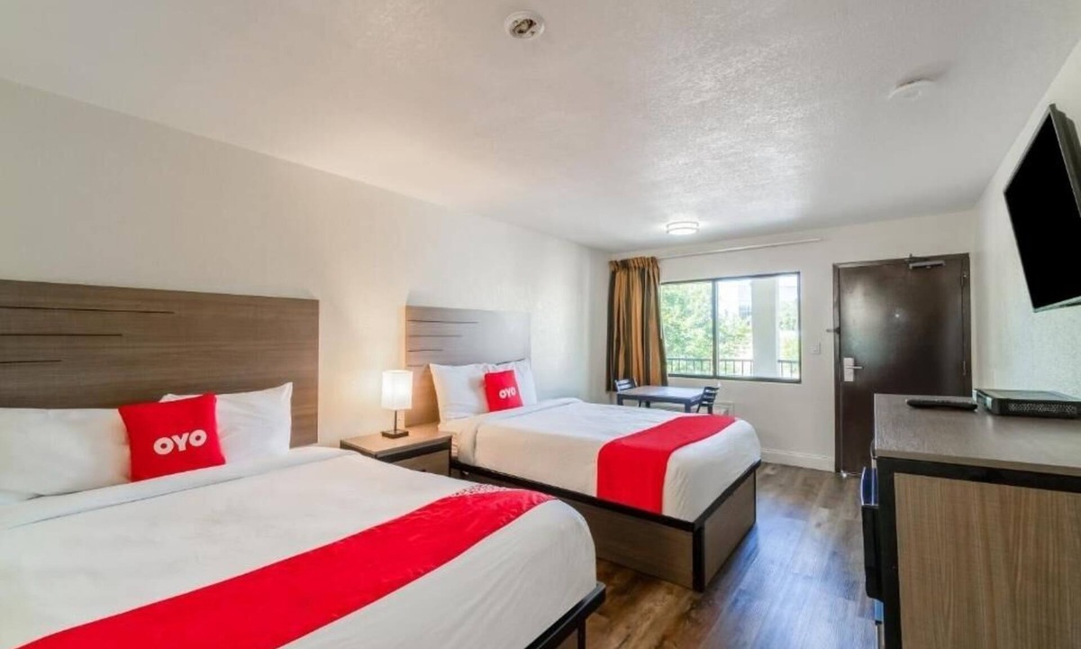 FM 1960 Hotel | Pet-Friendly Room w/Nearby Attractions