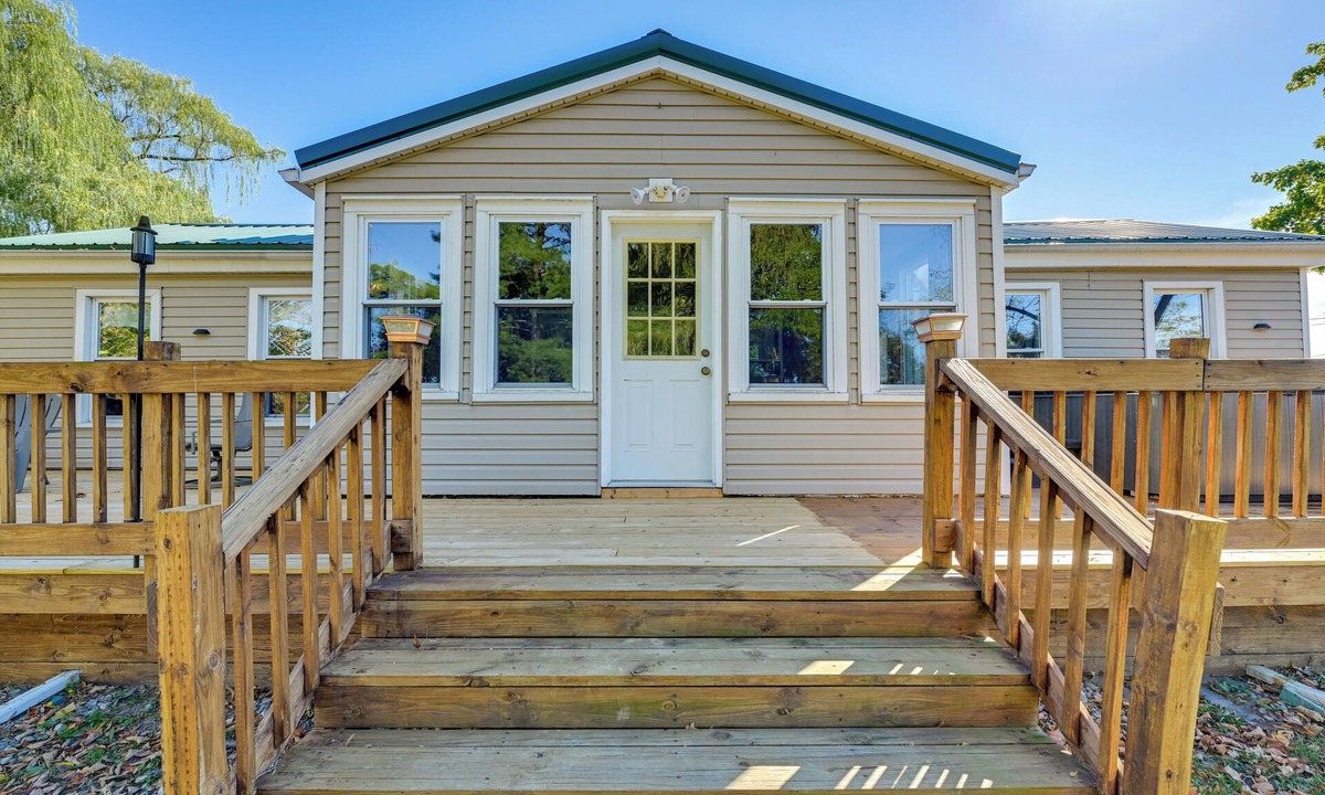 Ovid Cottage | Pet-friendly Seneca Lake Home w/Private Deck