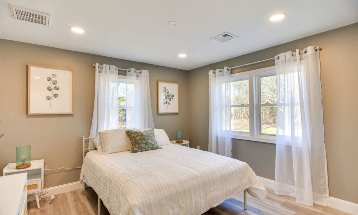 South Kingstown House | Pet-Friendly South Kingstown Home Near Beaches