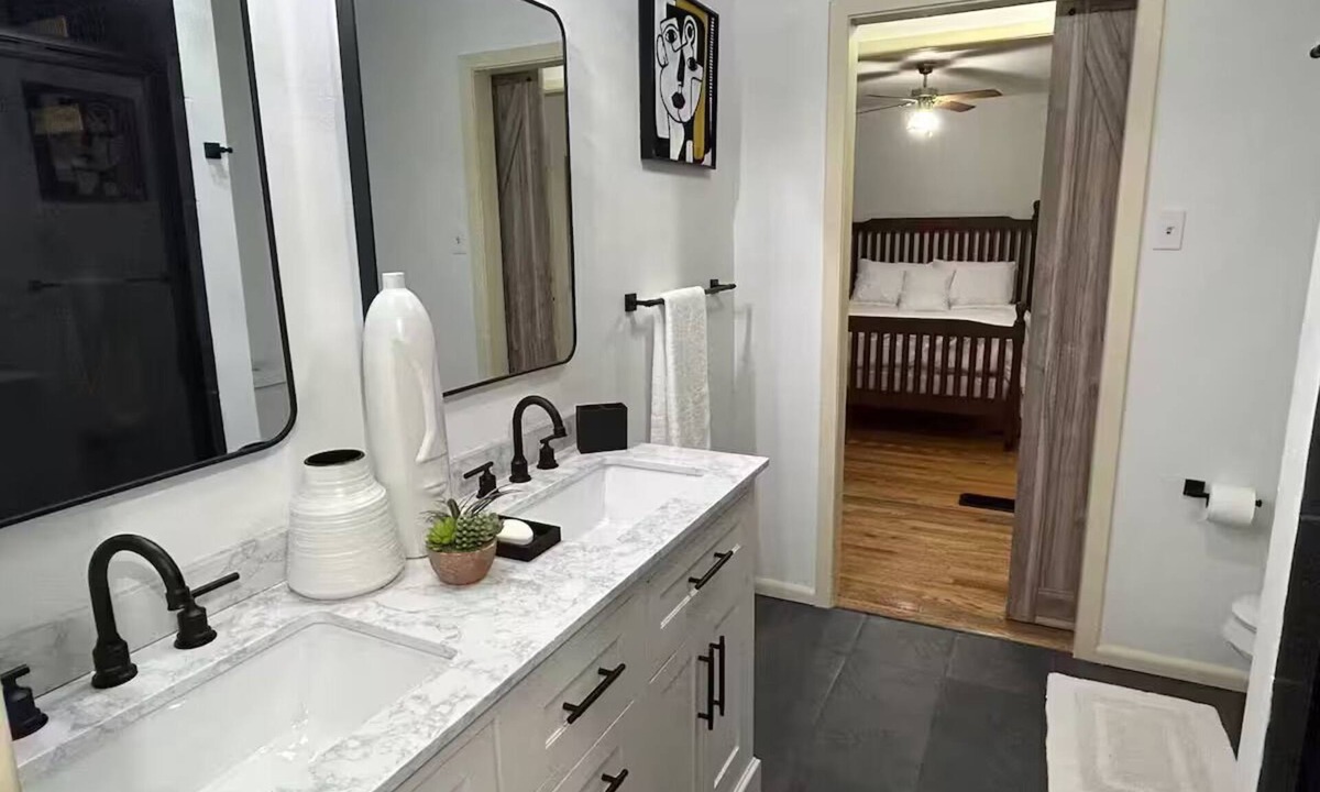 San Angelo House | Pet friendly Spacious, modern, best location