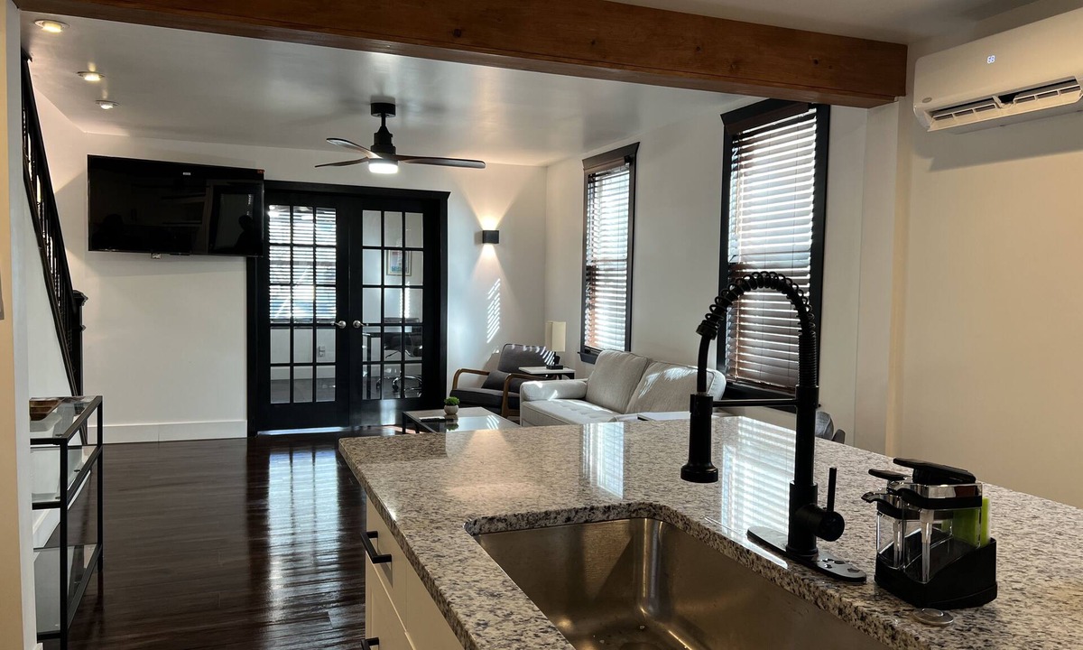 Kingston House | Pet Friendly Spacious Luxe Corner House for Professionals - Left Side