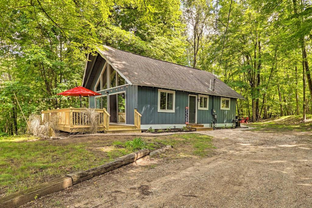 Canadian Lakes House | Pet-Friendly Stanwood Sanctuary with Fire Pit!