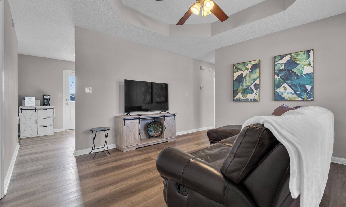 Oak Grove House | Pet-Friendly Stay & EV Ready | Sleeps 6 Plus