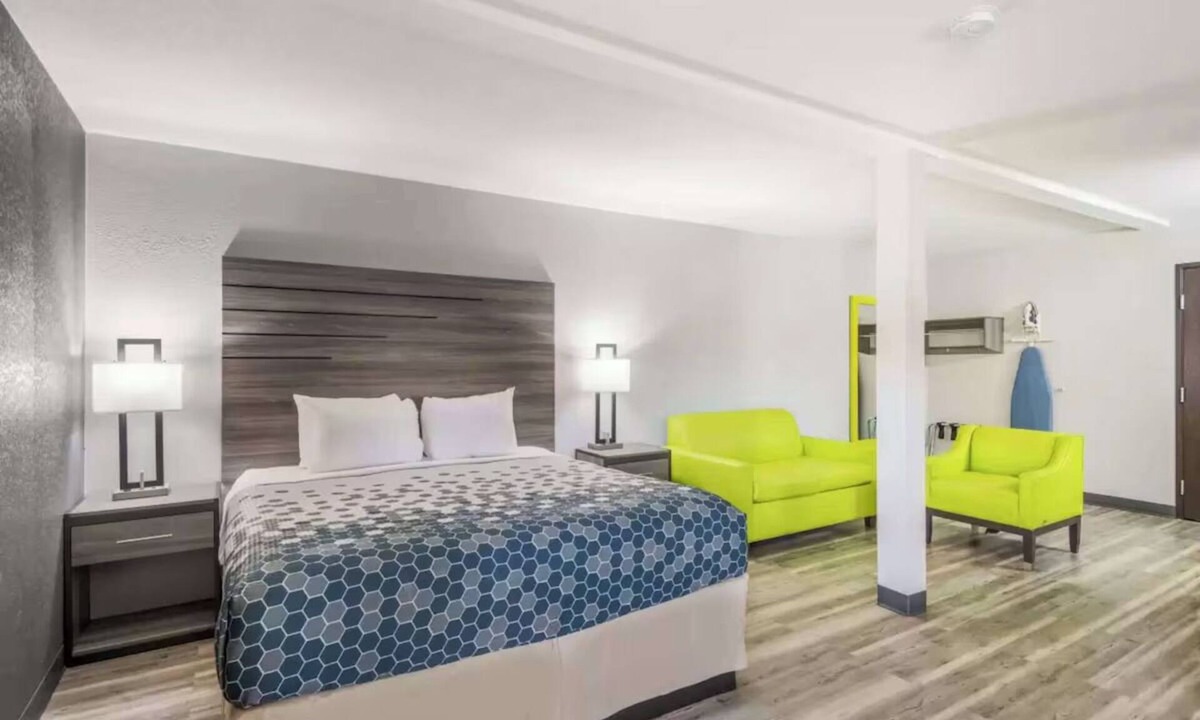 Lovington House | Pet-friendly Stay @ Interstate 35 w/Free Parking