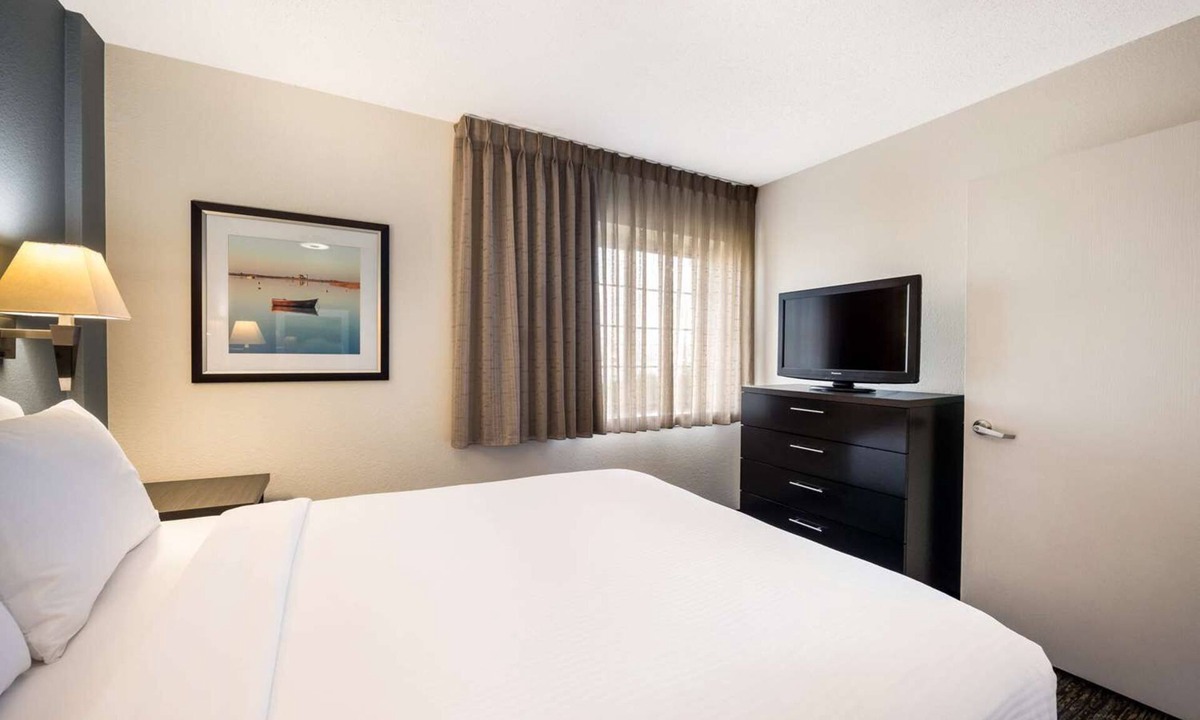Central Oklahoma City Hotel | Pet-friendly Stay with Full Kitchen with Fitness Center
