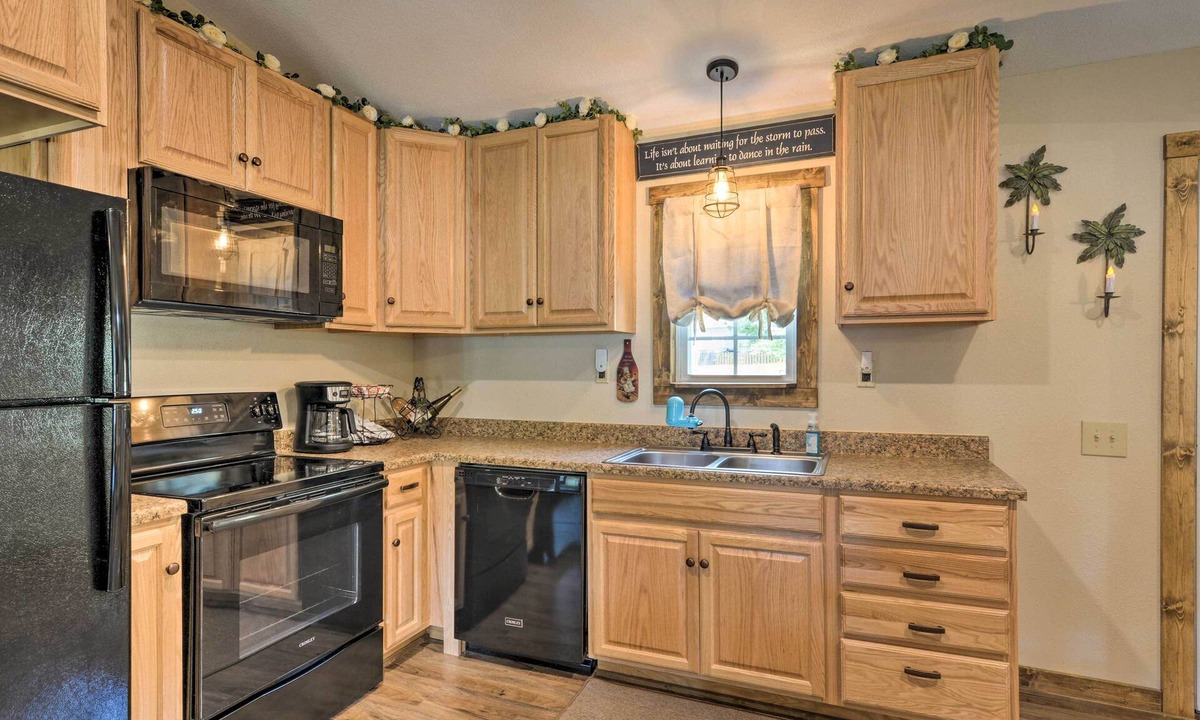 Stockton House | Pet-Friendly Stockton Retreat w/ Fire Pit!