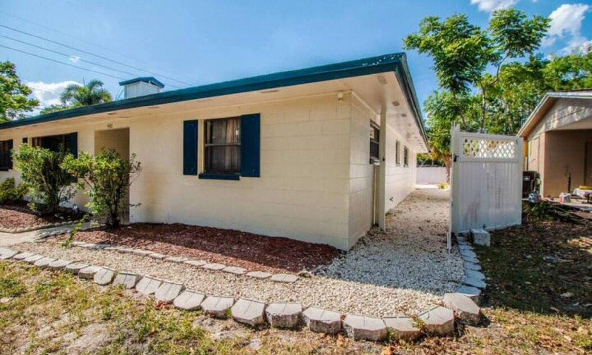 Dover Shores East House | Pet-Friendly Studio in Downtown Orlando Modern