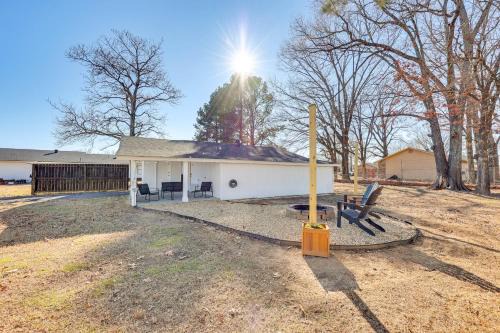 Vilonia Apartment | Pet-Friendly Studio w/Yard & Fire Pit in Vilonia!