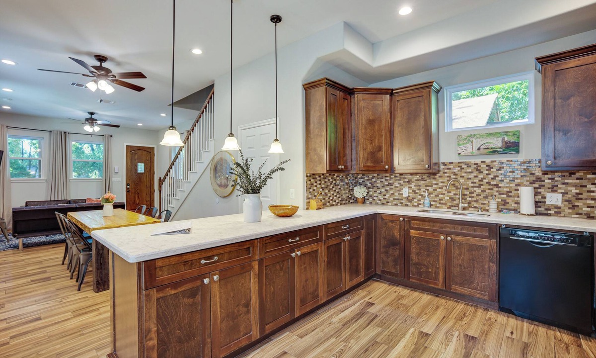 Tomball Cottage | Pet-friendly Tomball Home: Walk to Main Street!