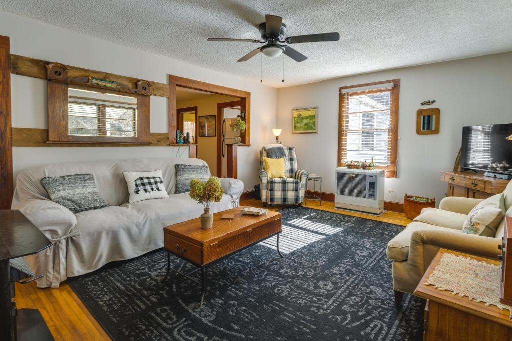 Kyle House | Pet-Friendly Topton Home w/Patio, Deck & Views!