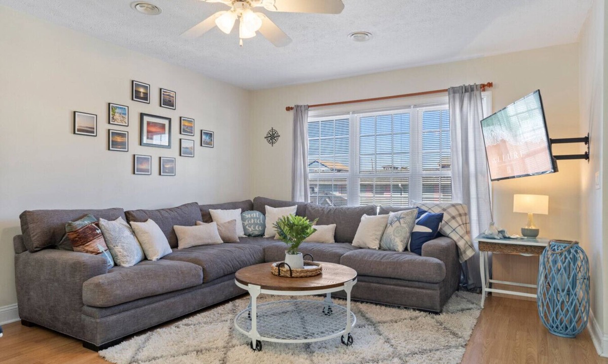North Carolina Coast Villa | Pet-Friendly Townhome Steps to Beach