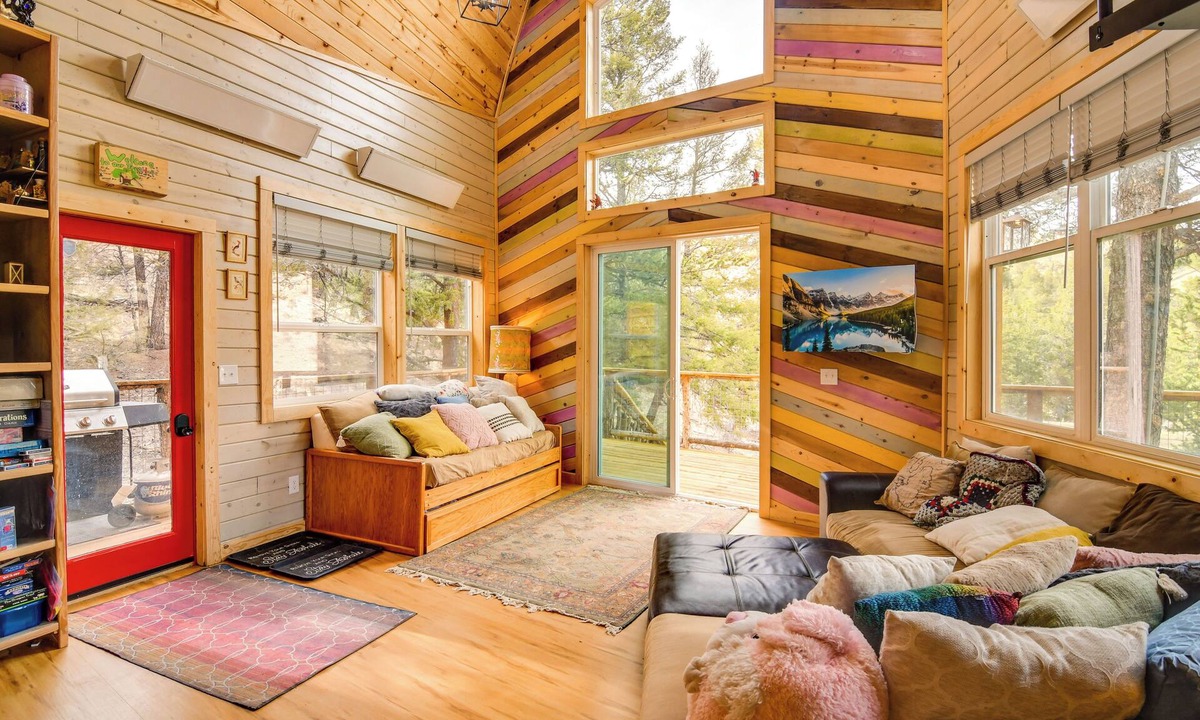 Hartsel Cabin | Pet-Friendly Treehouse w/Deck & Yard in Hartsel!