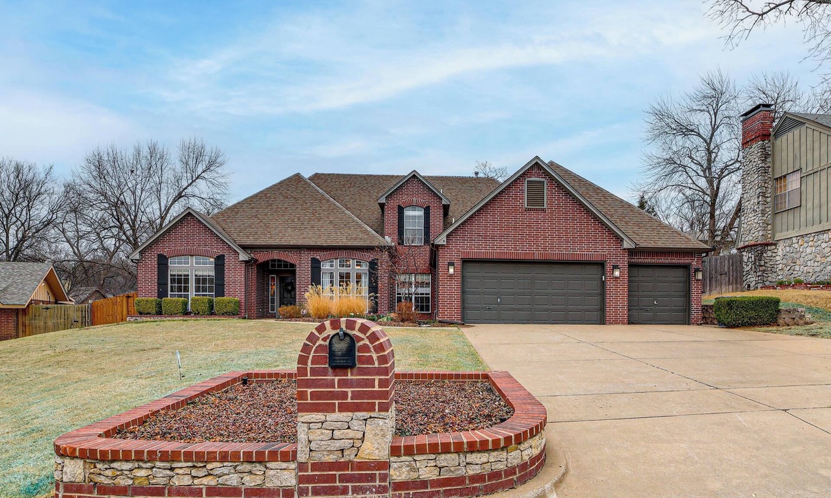 South Tulsa House | Pet-Friendly Tulsa Escape w/Private Hot Tub!