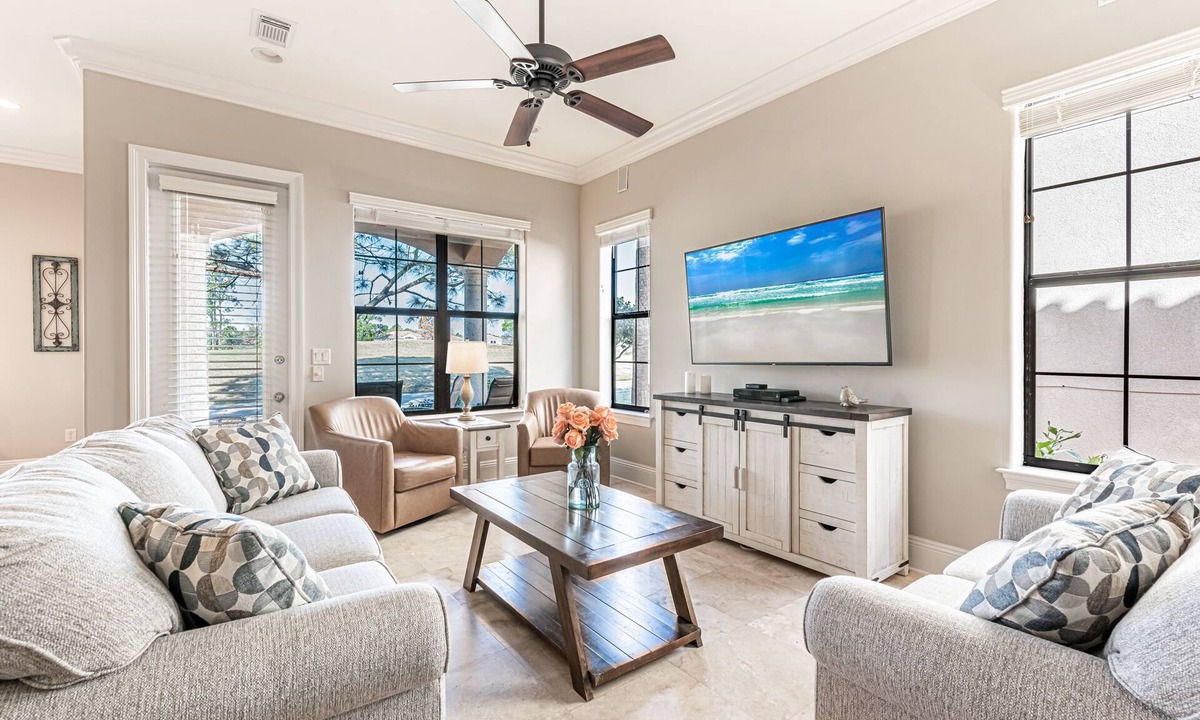 Villa Lago House | Pet Friendly ~ Two Golf Carts ~ Golf Course View