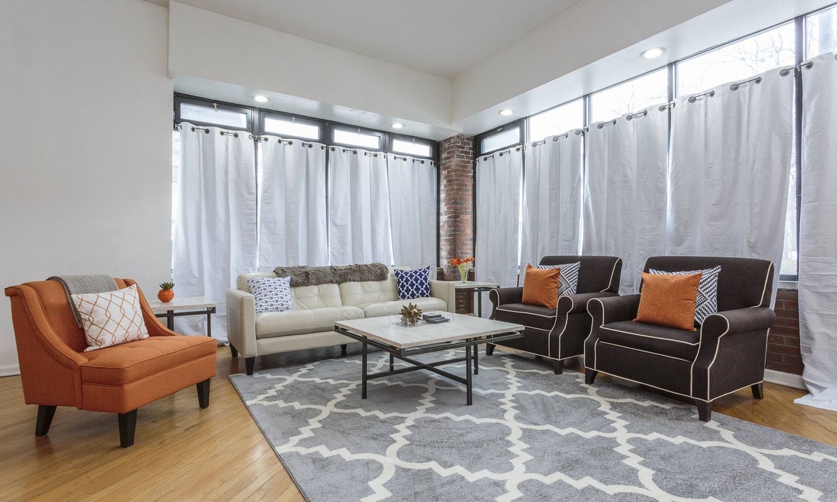 Roscoe Village Apartment | PET FRIENDLY! Unique Converted Storefront Stay - Great Neighborhood! by AllSet Turnover