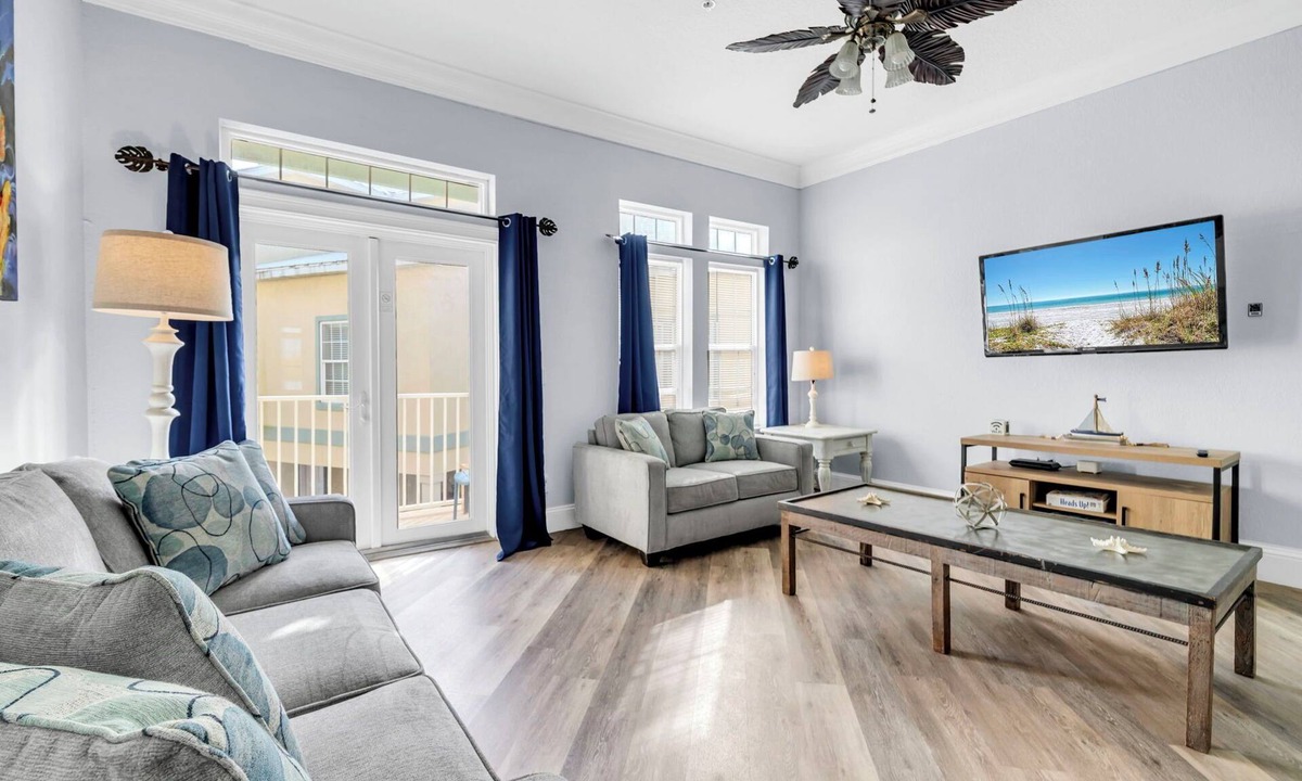 El Centro Beach House | ☀️Pet Friendly-Walk to Beach-Pool-Knee Deep☀️