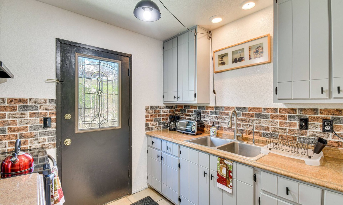 Rancho Calaveras House | Pet-Friendly Valley Springs Retreat w/Fire Pit!