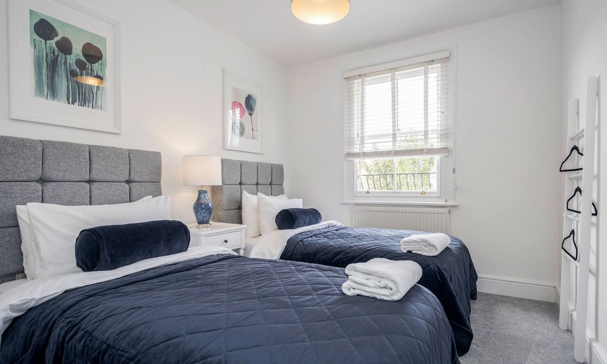 Windsor House | Pet Friendly Victorian House in Central Windsor