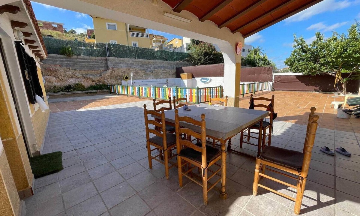 El Vendrell House | Pet-Friendly Villa with Pool