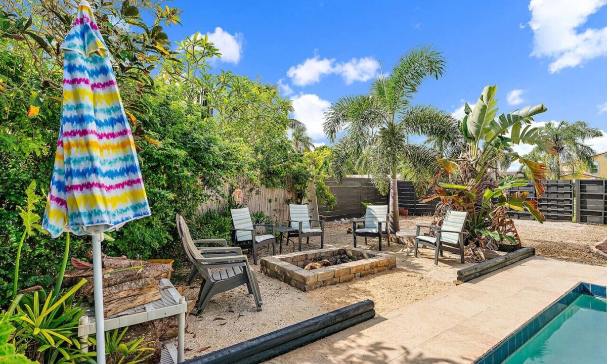 North Palm Beach House | Pet Friendly w/Heated Pool 4BR Home