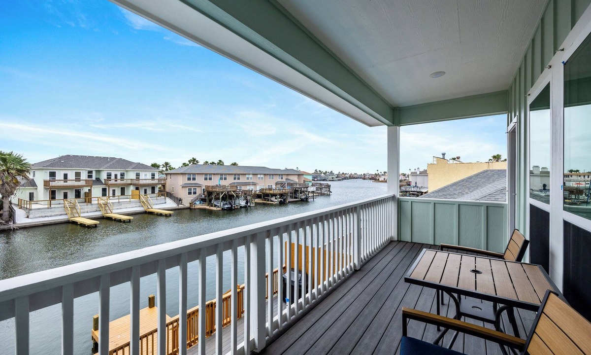 Corpus Christi House | Pet-Friendly Waterfront Townhome | Plunge Pool & Boat Dock