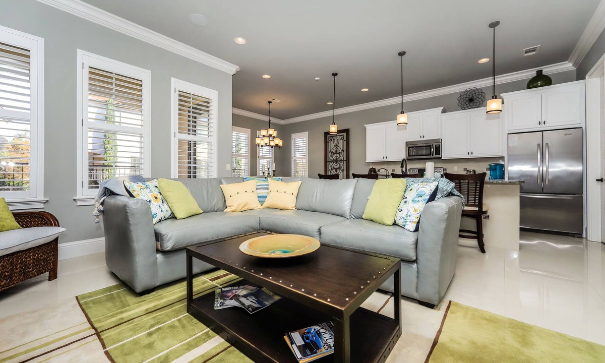 Villa Lago House | Pet Friendly ~ Water View ~ 2 Golf Carts